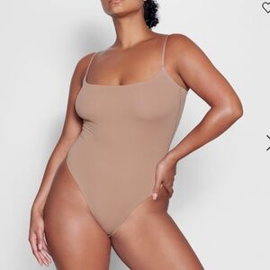 SKIMS Fits Everybody CAMI BODYSUIT - size medium